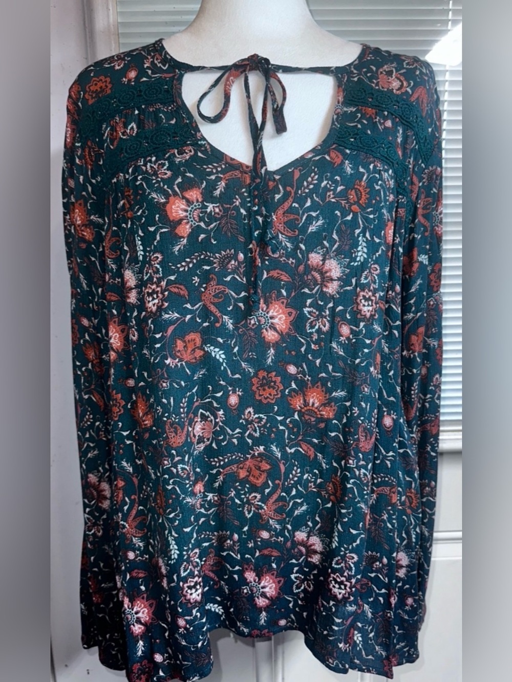 #D-19 Xhilaration Teal Floral Tie-Front Blouse with Rust Accents Sz Medium